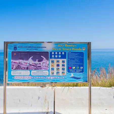 Cubo's Poseidon 2 & Pool Guest house
