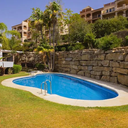 Cubo's Poseidon 2 & Pool Pensionat