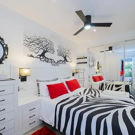 Cubo's Poseidon 2 & Pool * 贝纳尔马德纳